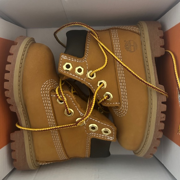 Timberland construction - Picture 3 of 3